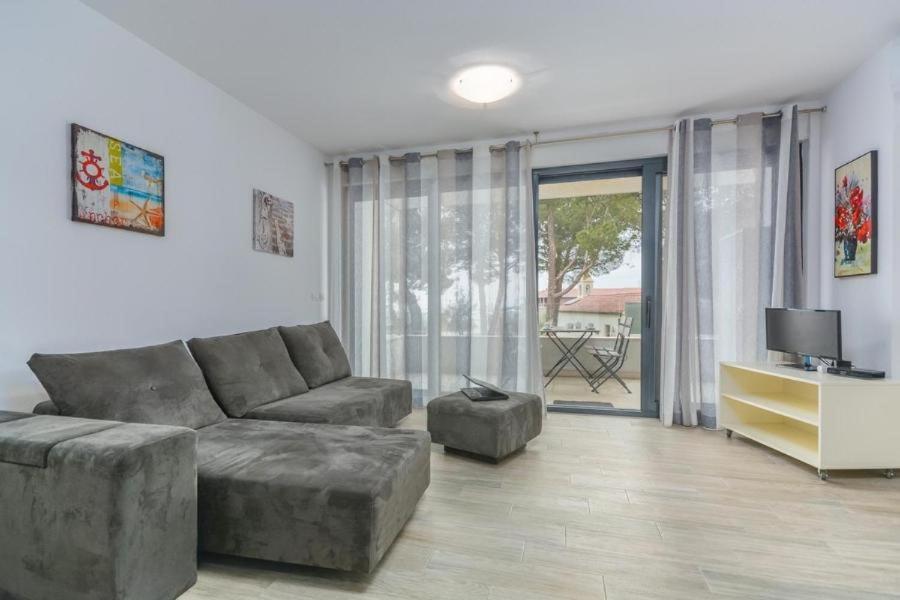 Lux Hotel Novigrad  Exterior photo